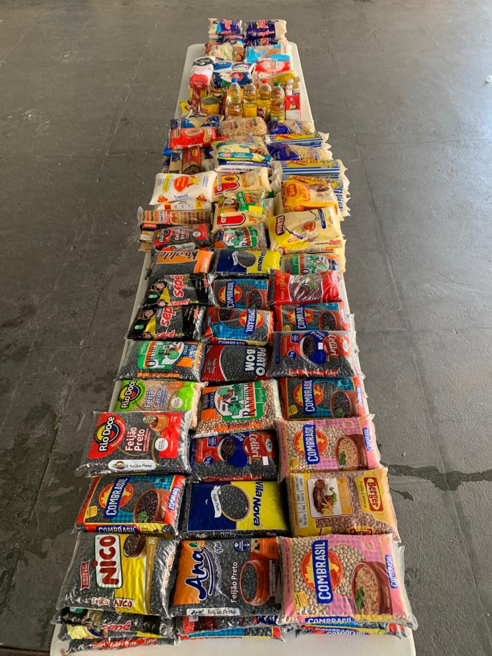 Luau solidário arrecada 227 kg de alimentos